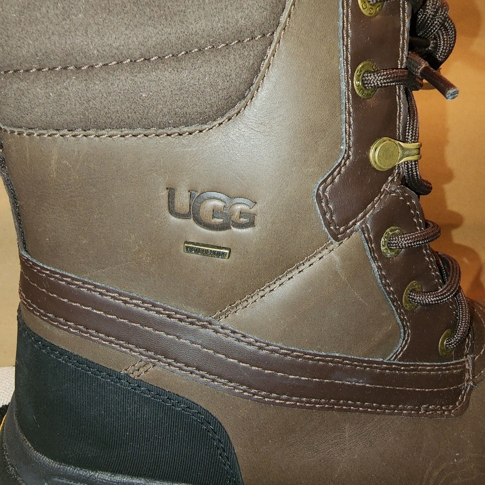 Waterproof boot - Picture 2 of 9